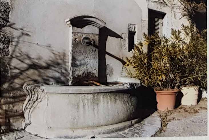 fontaine de Serres